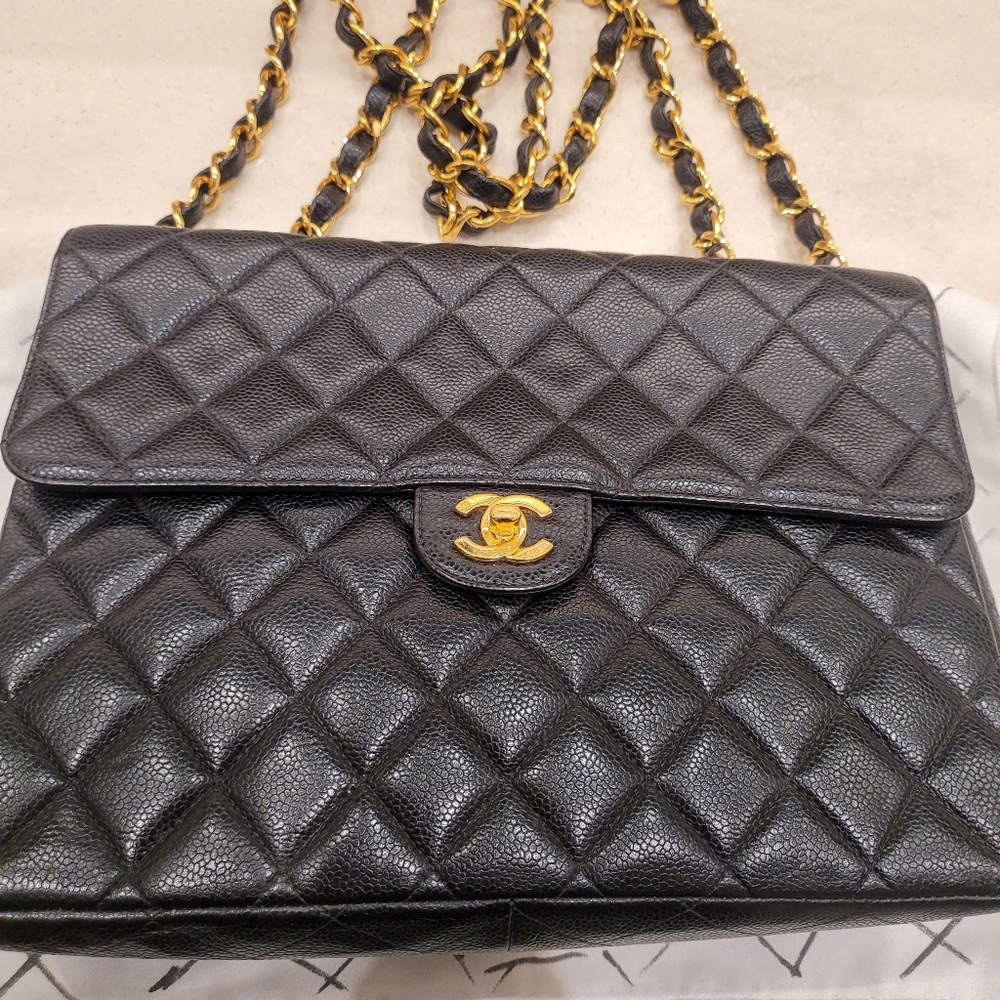 CHANEL Vintage Jumbo Single Flap - Black Caviar Leather